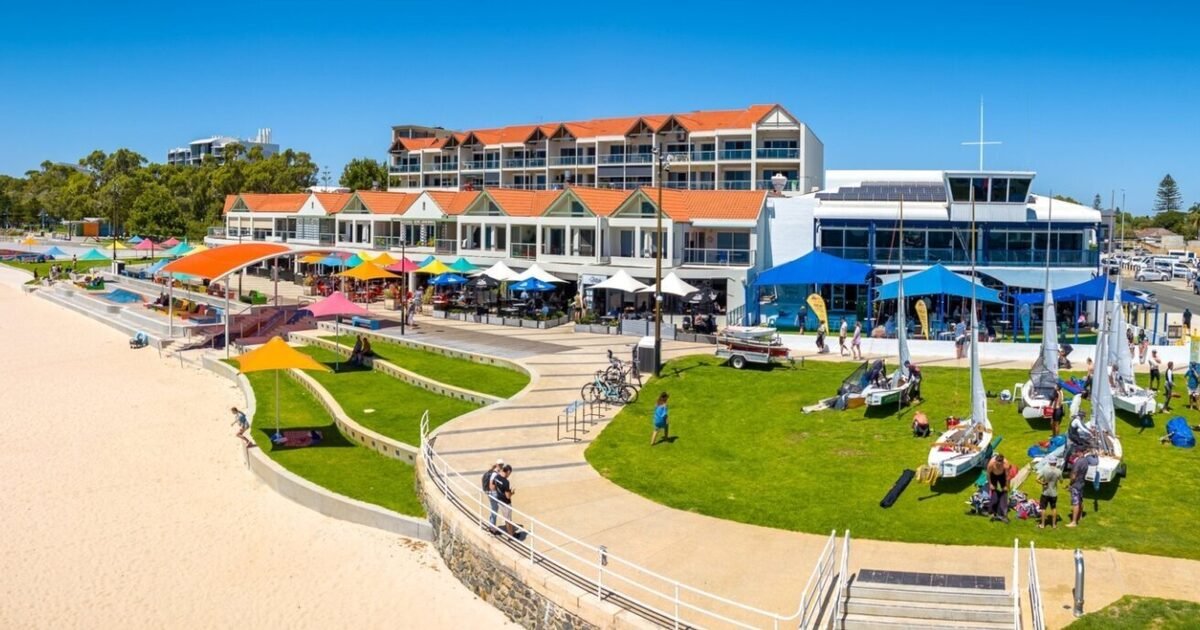 Rockingham Foreshore Boardwalk credit Penguin Island Visitor Centre