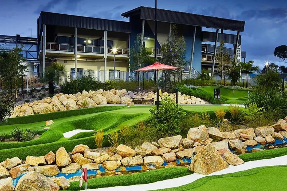 Wembley GC 2 1